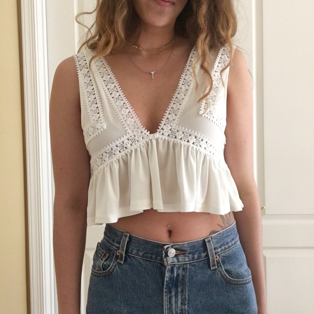 Deep V Neck Sleeveless Ruffle Crop Top - White - Picture 3 of 8